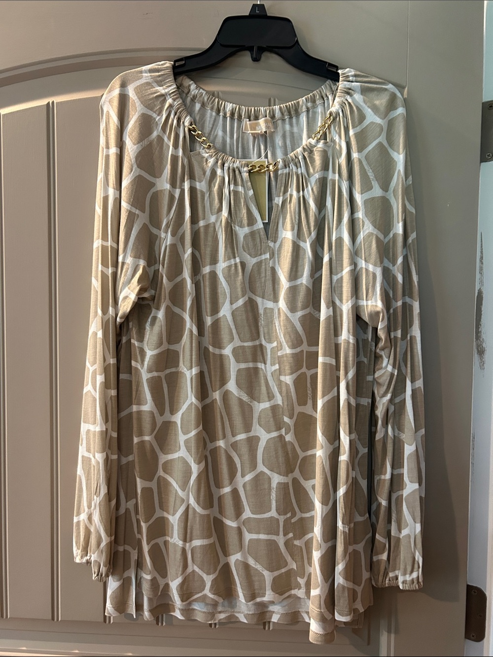 NWT Michael Kors Beige & White Giraffe Print Chain-Accent Blouse